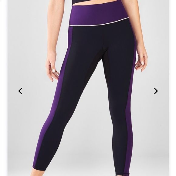 ✨🏋🏽NWTHighWaisted Powerhold legging🏋🏽✨ - Picture 1 of 4